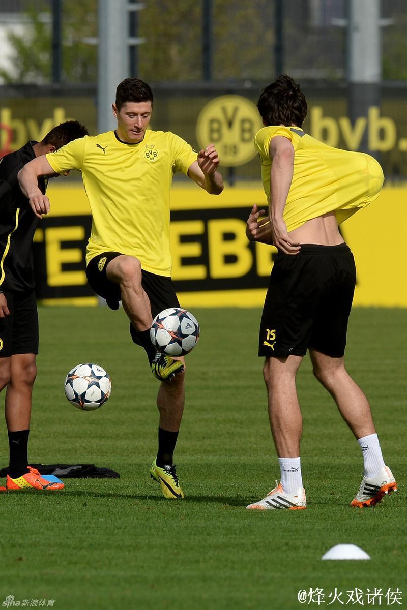 多特蒙德从周一开始两人一组训练
